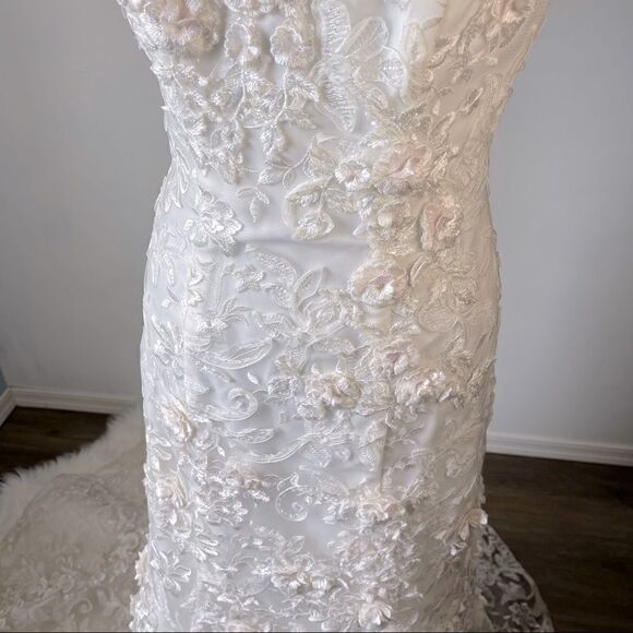 Oleg Cassini Subtle Pink 3D Floral Trumpet Wedding Gown SIZE 2 - Picture 11 of 15